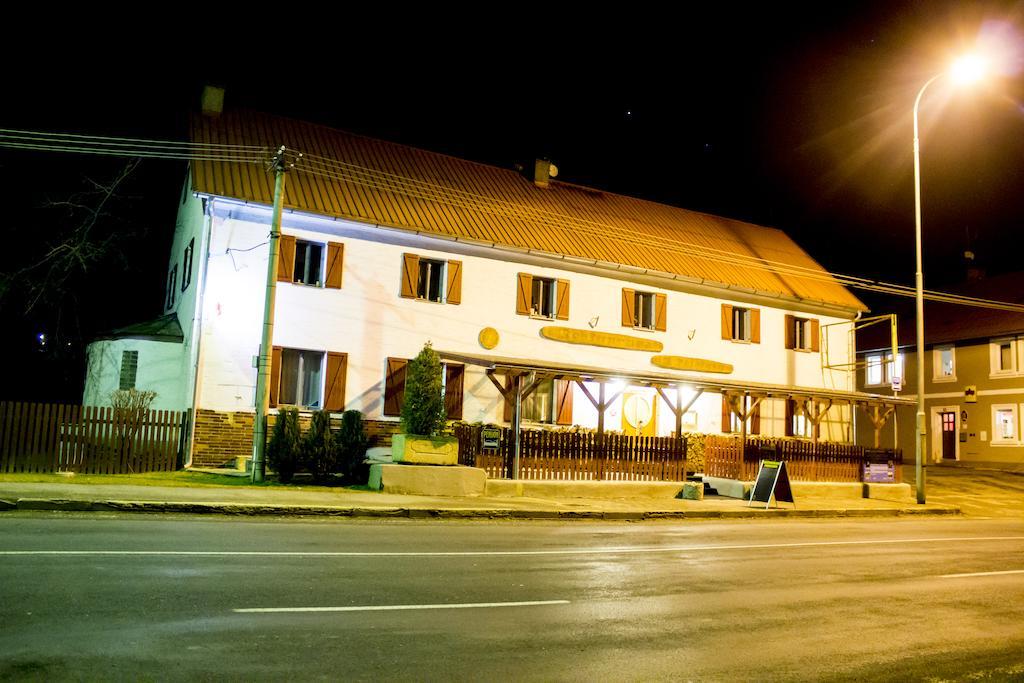 Pension U Pristavu Pomezi nad Ohri エクステリア 写真